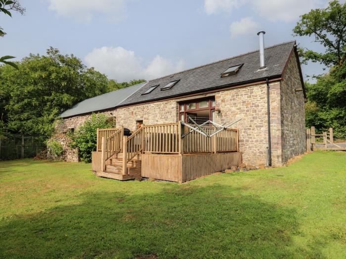 Gelli Barn rests in Ffairfach near Llandeilo, Carmarthenshire. Enclosed garden. Countryside location