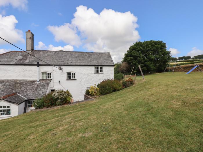 Waytown Cottage, Shirwell Cross near Barnstaple, Devon. Near a National Park. Off-road parking. 3bed