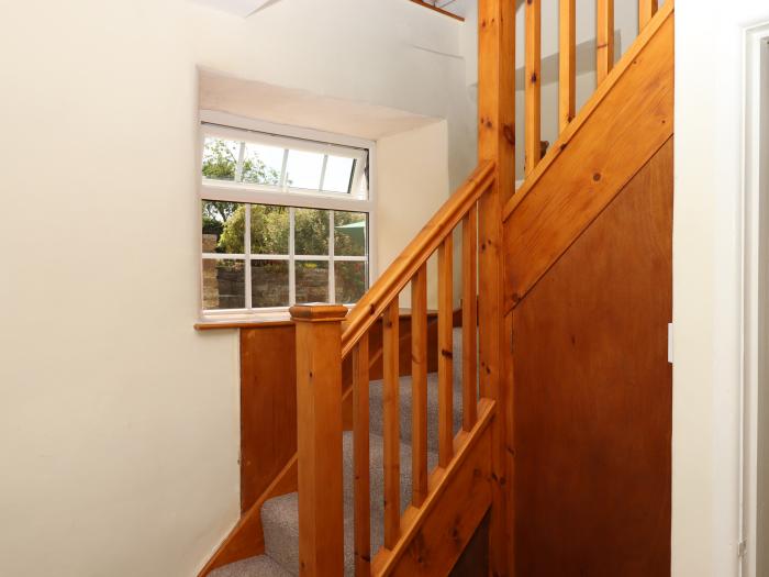 Waytown Cottage, Shirwell Cross near Barnstaple, Devon. Near a National Park. Off-road parking. 3bed