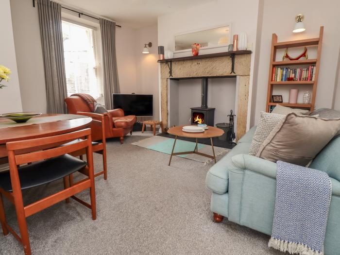 White Feathers is in Alnwick, Northumberland. Two-bedroom cottage set near amenities and attractions