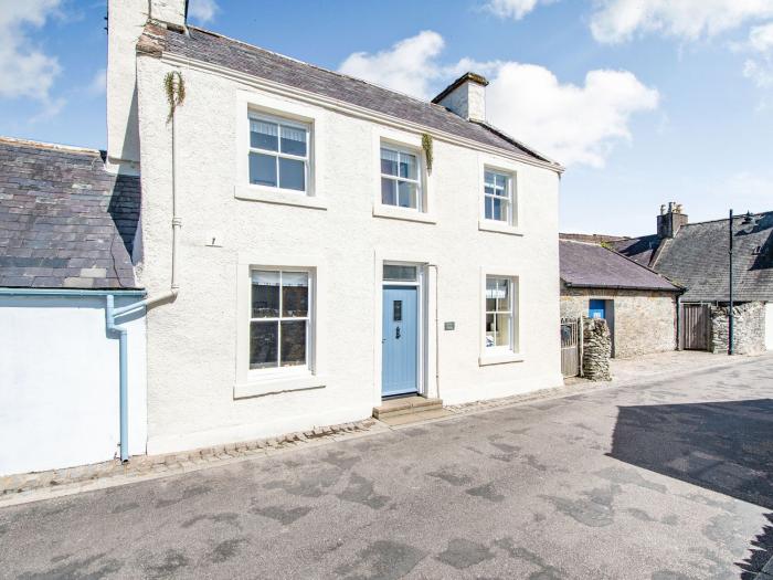 Priory Walk in Whithorn, Dumfries and Galloway, Three-bedroom cottage near amenities and attractions