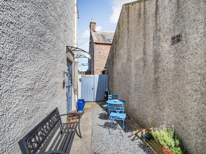 Priory Walk in Whithorn, Dumfries and Galloway, Three-bedroom cottage near amenities and attractions