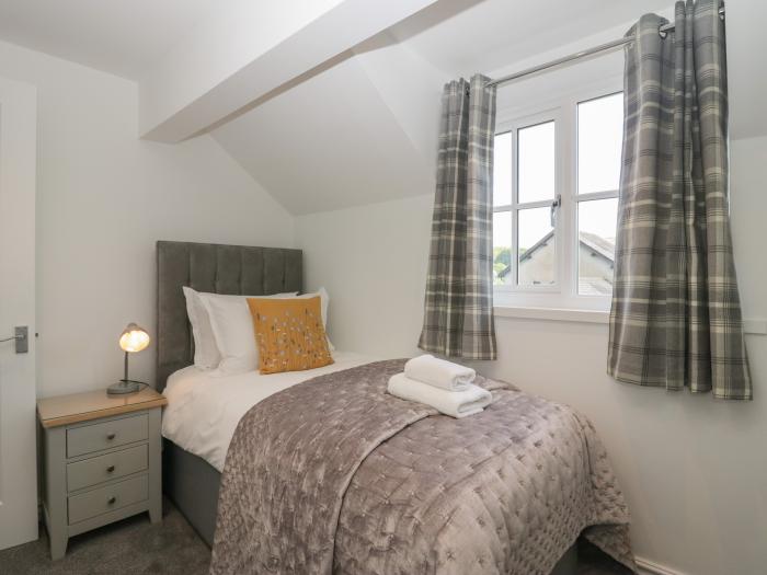 Betty's Loft, in Hawkshead, Cumbria. Private parking. Pet-free. Close to amenities and a lake. 2bed.