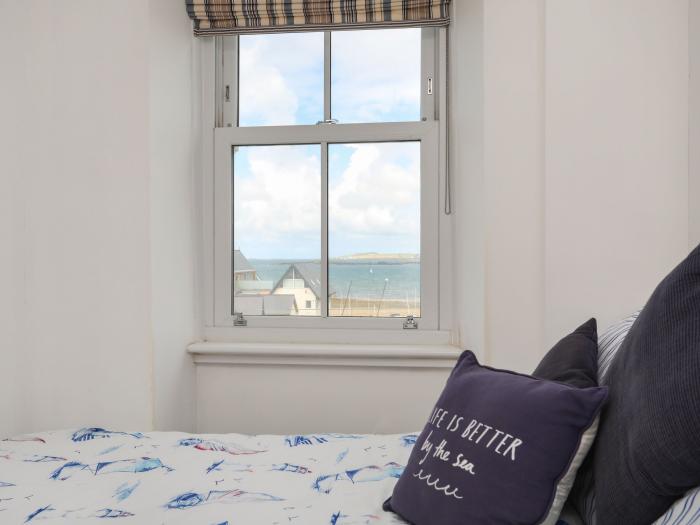 Wylfa Duplex, Rhosneigr, Anglesey. Duplex apartment. Sea views. Open-plan living. Beach near. 5beds.