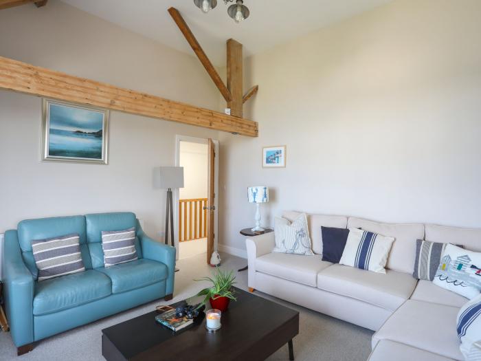 Wylfa Duplex, Rhosneigr, Anglesey. Duplex apartment. Sea views. Open-plan living. Beach near. 5beds.