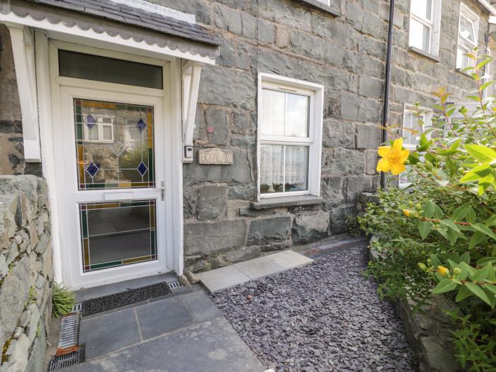 Bodalaw is in Trawsfynydd, Gwynedd. In National Park. Two-bedroom cottage with rural, mountain views