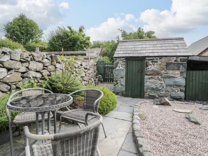 Bodalaw is in Trawsfynydd, Gwynedd. In National Park. Two-bedroom cottage with rural, mountain views