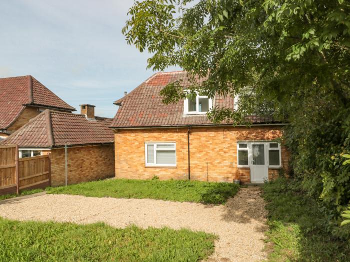 38 Clyffe Pypard, Clyffe Pypard near Lyneham, Wiltshire. Enclosed garden. Off-road parking. Families