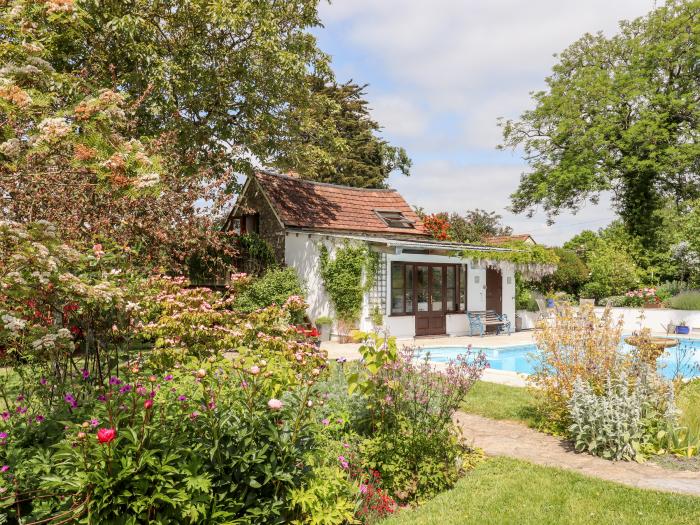 Shillings Cottage in Hemyock, Devon. Couple's retreat, with shared access to swimming pool. In AONB.