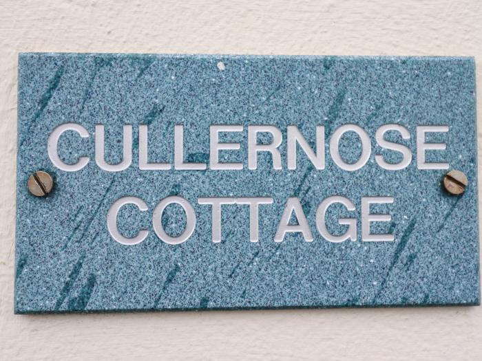 Cullernose Cottage, Newton-by-the-Sea near Embleton, Northumberland. Close to a pub and a beach. Pet