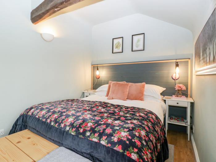 Archers Cottage is near Leominster, in Herefordshire. One-bedroom cottage, ideal for a couple. Rural