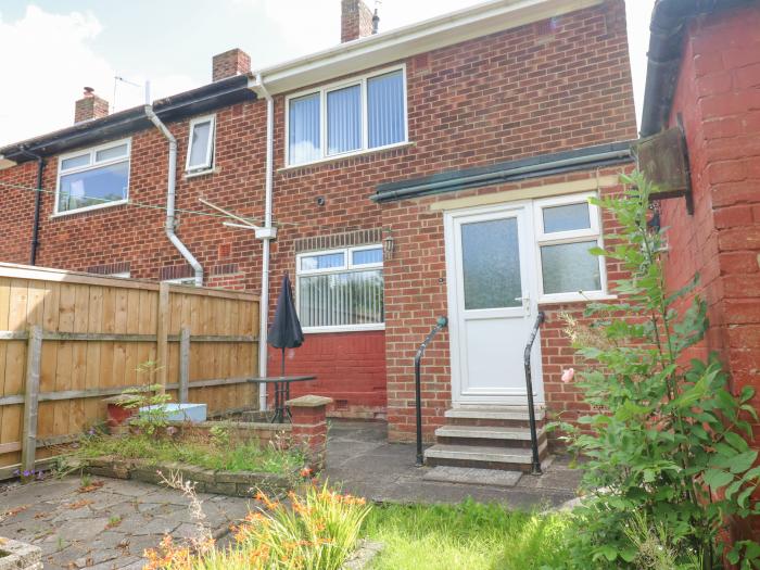 10 Lilac Road, Stockton-On-Tees, Durham. Enclosed garden. 3 bedrooms. Pet-friendly. Smart TV & WiFi.