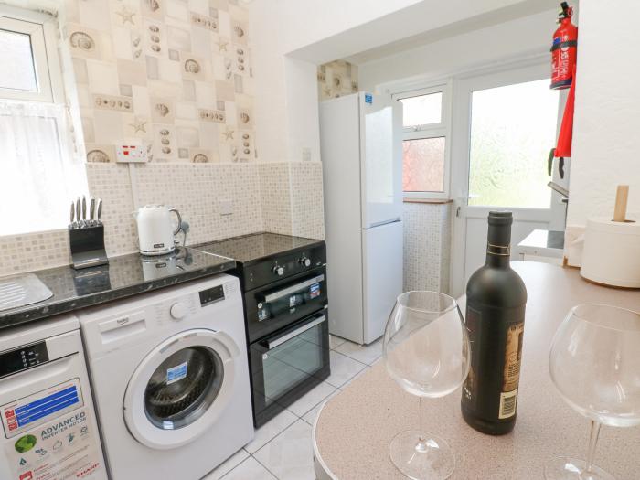 10 Lilac Road, Stockton-On-Tees, Durham. Enclosed garden. 3 bedrooms. Pet-friendly. Smart TV & WiFi.