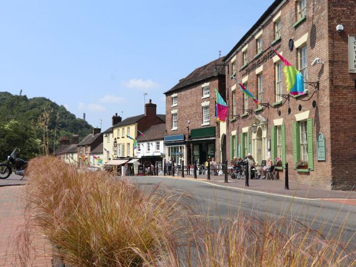 The Arms House Ironbridge, Shropshire Hills AONB, Permit Parking, Open Plan, Two Dogs, 2 x King Bed.