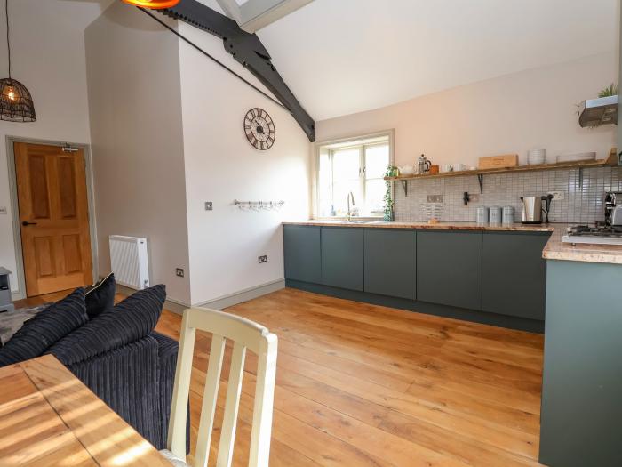The Arms House Ironbridge, Shropshire Hills AONB, Permit Parking, Open Plan, Two Dogs, 2 x King Bed.