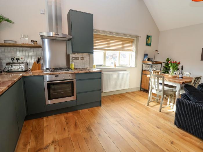 The Arms House Ironbridge, Shropshire Hills AONB, Permit Parking, Open Plan, Two Dogs, 2 x King Bed.