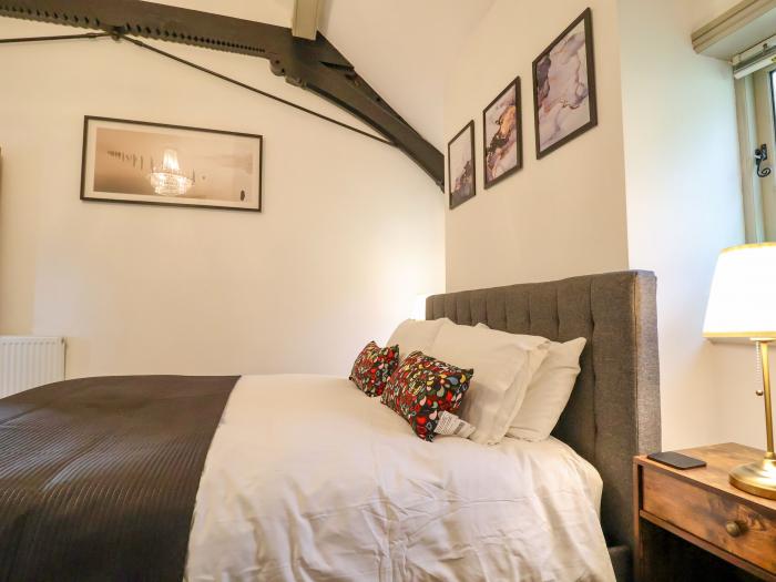 The Arms House Ironbridge, Shropshire Hills AONB, Permit Parking, Open Plan, Two Dogs, 2 x King Bed.