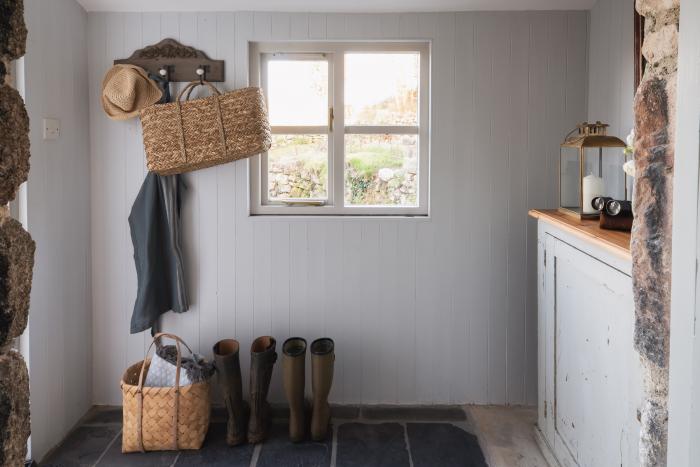 Butterwell Cottage at Collihole, Chagford, Devon. Woodburning stove. Pet-friendly. Ideal for couples