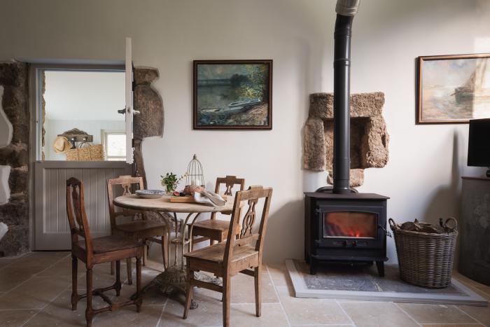 Butterwell Cottage at Collihole, Chagford, Devon. Woodburning stove. Pet-friendly. Ideal for couples