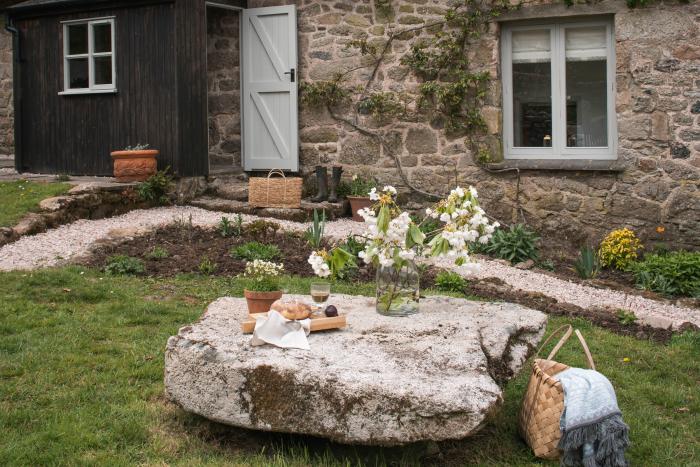 Butterwell Cottage at Collihole, Chagford, Devon. Woodburning stove. Pet-friendly. Ideal for couples