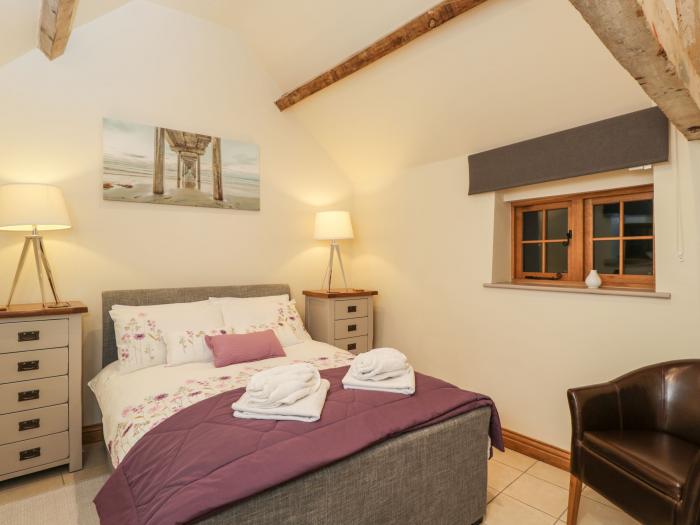 The Cattle Byre, is near Corsham, Wiltshire. One-bedroom barn conversion ideal for couples. Stylish.