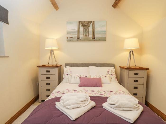 The Cattle Byre, is near Corsham, Wiltshire. One-bedroom barn conversion ideal for couples. Stylish.