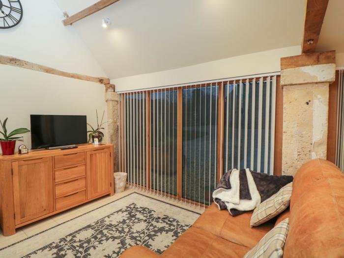 The Cattle Byre, is near Corsham, Wiltshire. One-bedroom barn conversion ideal for couples. Stylish.