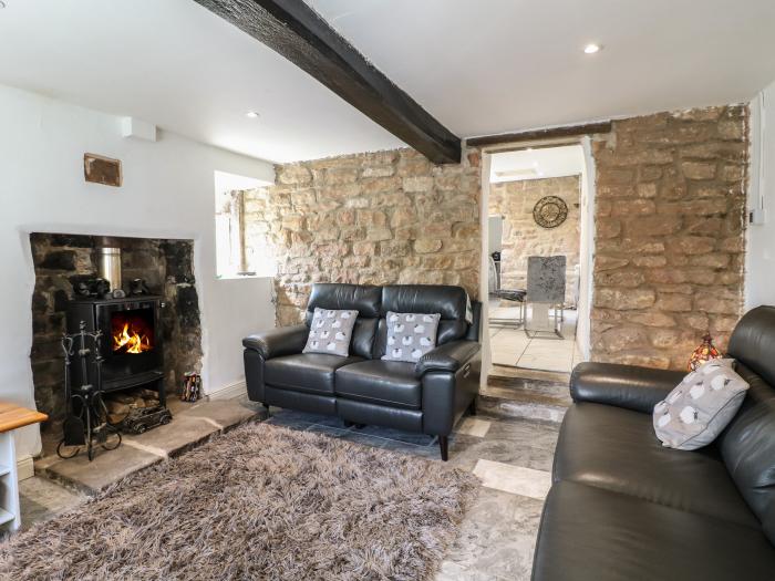 Midway Cottage, Whatstandwell, Derbyshire. Pet-friendly. Stunning location. Woodburning stove. WiFi.