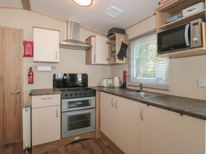 Warren Park 45, is in Downton, Hampshire. Two-bed lodge, with access to on-site facilities. Family.