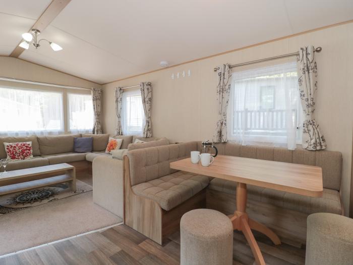 Warren Park 45, is in Downton, Hampshire. Two-bed lodge, with access to on-site facilities. Family.