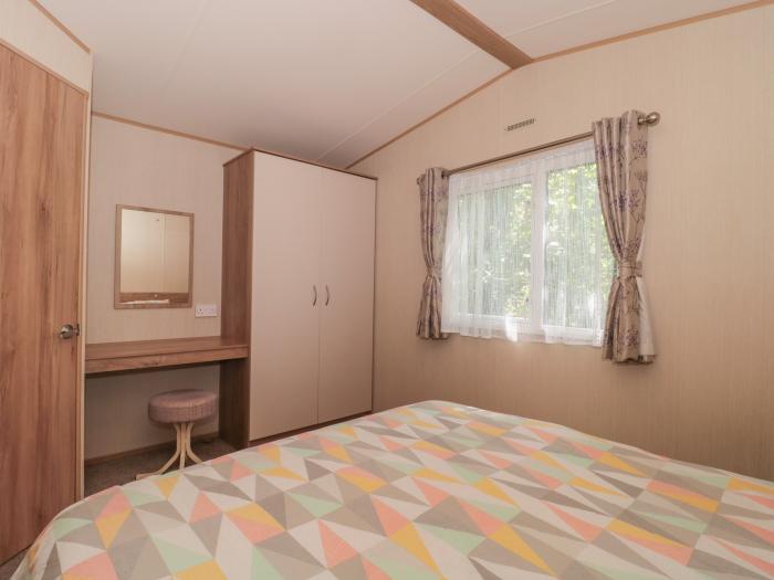 Warren Park 45, is in Downton, Hampshire. Two-bed lodge, with access to on-site facilities. Family.