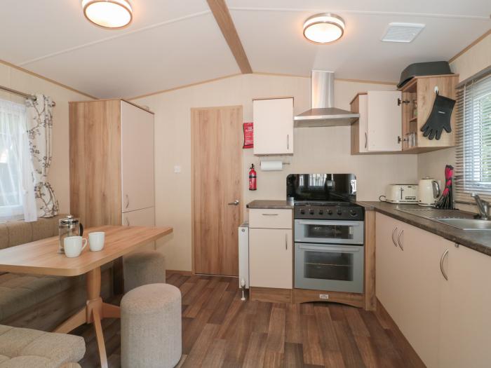 Warren Park 45, is in Downton, Hampshire. Two-bed lodge, with access to on-site facilities. Family.