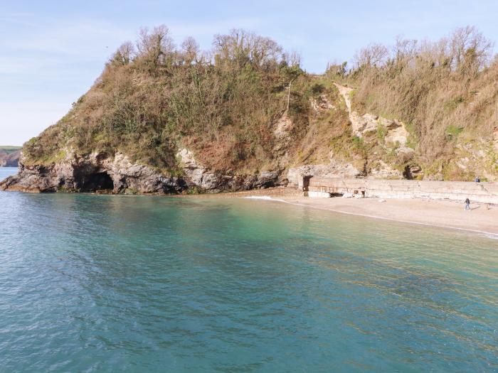 Spinnaker, St Austell, Cornwall. Close to amenities. Off-road parking. Near a beach. Sleeps 5 guests