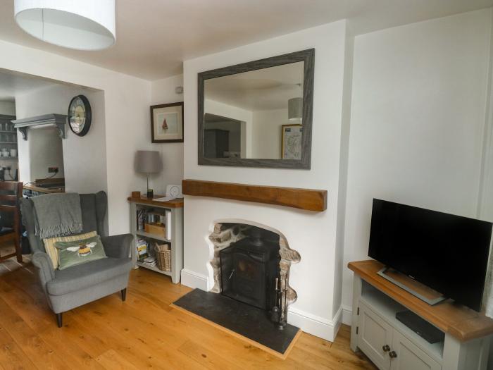 Hobbs Cottage, Sticklepath, Devon. Two-bedroom cottage. Pet-friendly and near amenities. Woodburner.