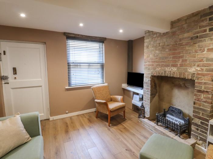 Star Cottage in Eastbourne, East Sussex. Two-bedroom home near the beach, amenities and attractions.