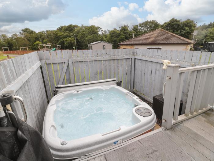 Lemon Tree lodge, is in Felton, in Northumberland. Three-bedroom lodge with hot tub and on-site pub.