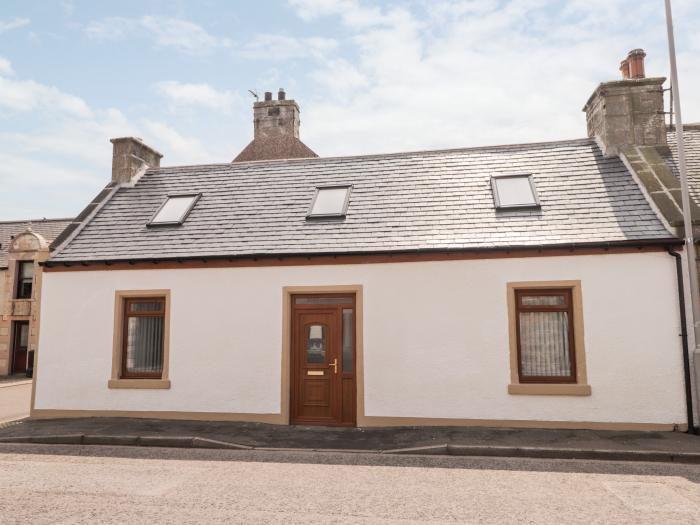 Corner Cottage nr Buckie, Moray Coast. Harbour nearby. Pets welcome. Coastal. 3-bed. Travel cot