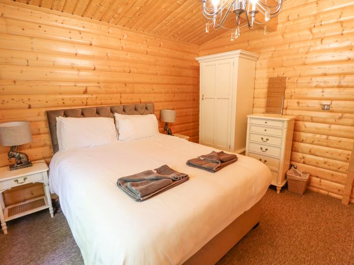 64 Acorn Lodge Kenwick Park, Louth, Lincolnshire. Hot tub. Woodburning stove. Off-road parking for 2