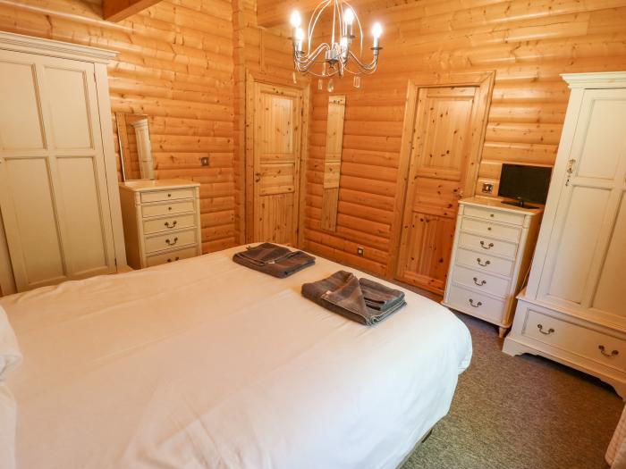 64 Acorn Lodge Kenwick Park, Louth, Lincolnshire. Hot tub. Woodburning stove. Off-road parking for 2