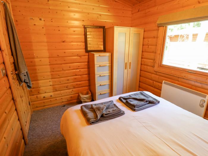 64 Acorn Lodge Kenwick Park, Louth, Lincolnshire. Hot tub. Woodburning stove. Off-road parking for 2