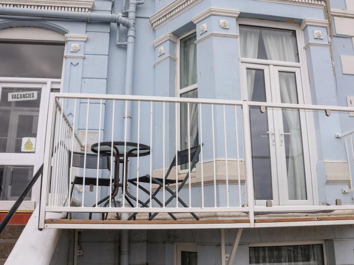 Apartment 1, Bridlington, East Riding of Yorkshire. Sea views. Open-plan. Close to a beach and shops