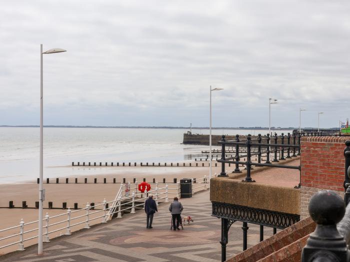 Apartment 1, Bridlington, East Riding of Yorkshire. Sea views. Open-plan. Close to a beach and shops