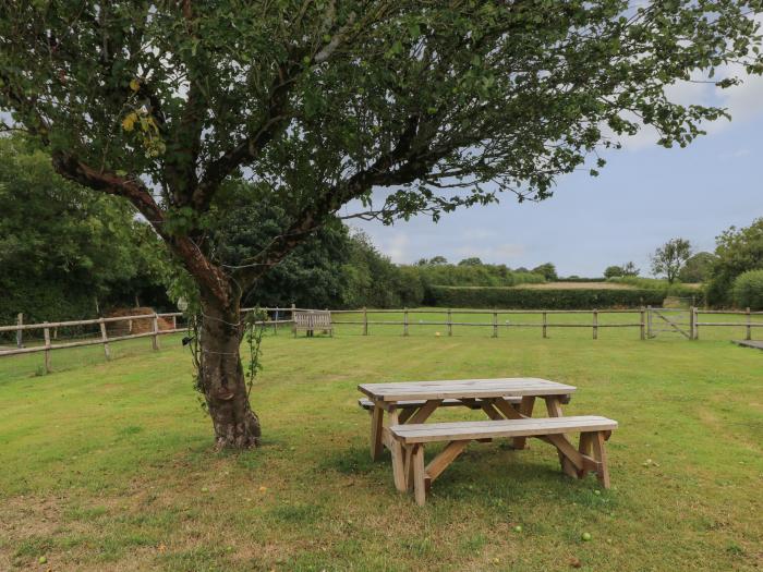 Crossways Cottage nr Carew, Pembrokeshire. Four-bedroom home. Pet-friendly. Ample off-road parking.