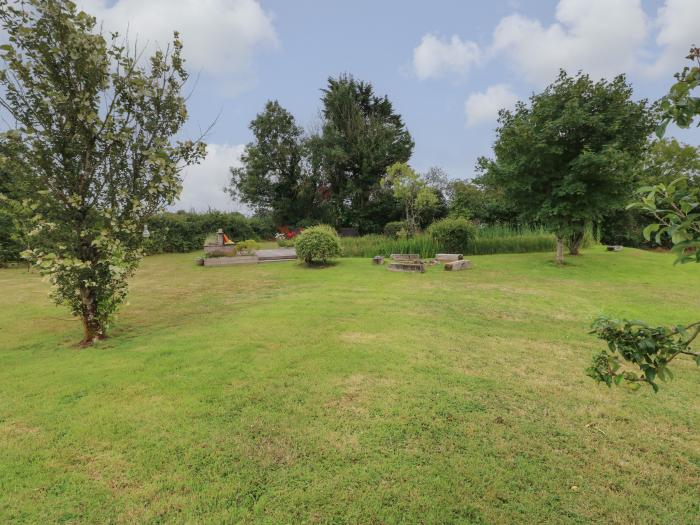 Crossways Cottage nr Carew, Pembrokeshire. Four-bedroom home. Pet-friendly. Ample off-road parking.