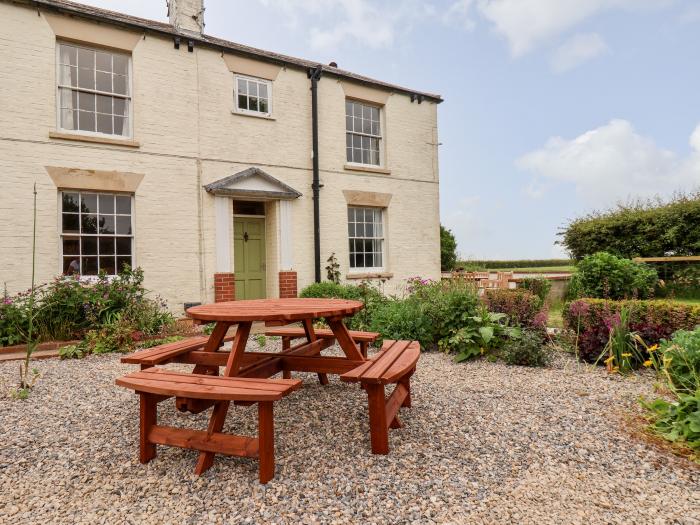 Old Mill House is in Bempton, in East Yorkshire. Four-bedroom, traditional cottage with rural views.