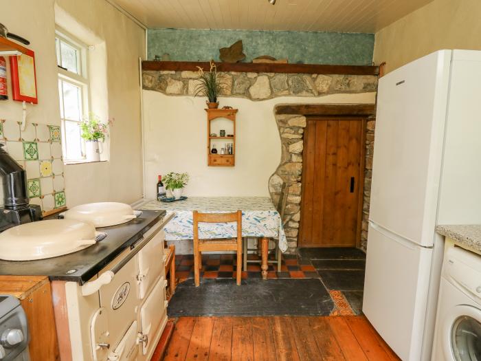 Penfeidr Newydd in Newport, in Pembrokeshire. Two-bedroom, traditional cottage resting rurally. Pets