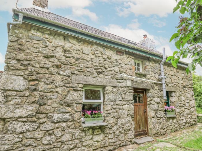 Penfeidr Newydd in Newport, in Pembrokeshire. Two-bedroom, traditional cottage resting rurally. Pets