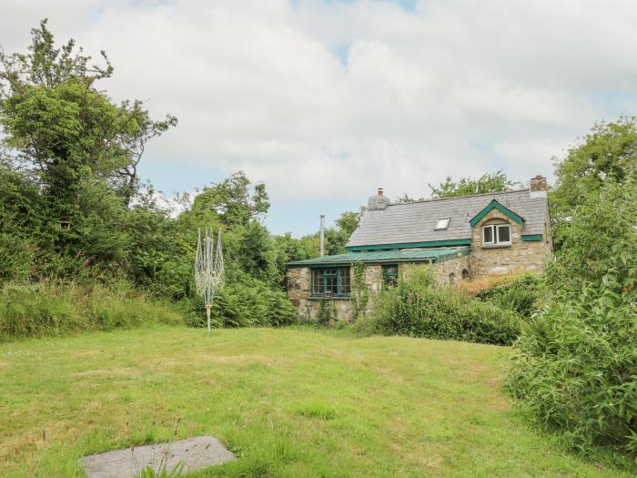 Penfeidr Newydd in Newport, in Pembrokeshire. Two-bedroom, traditional cottage resting rurally. Pets