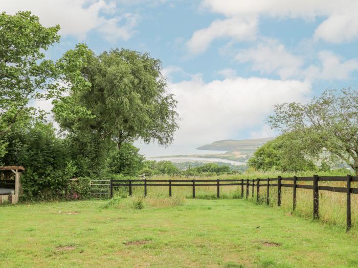 Penfeidr Newydd in Newport, in Pembrokeshire. Two-bedroom, traditional cottage resting rurally. Pets