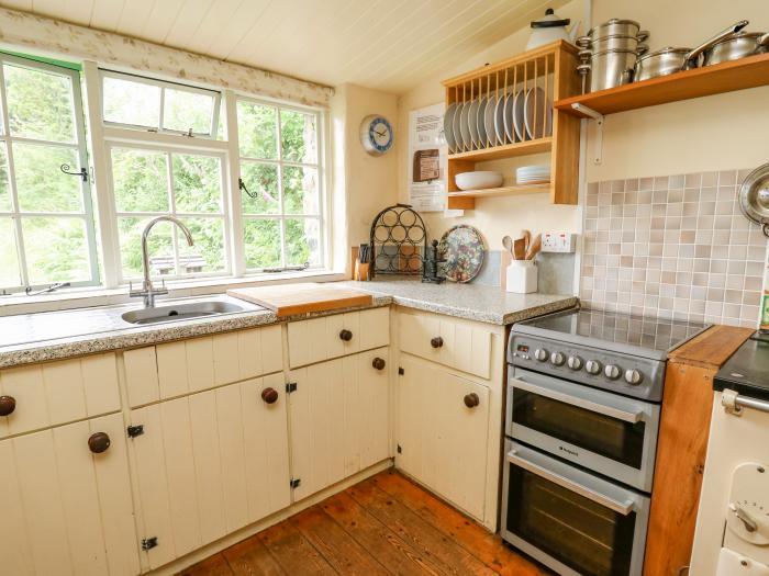 Penfeidr Newydd in Newport, in Pembrokeshire. Two-bedroom, traditional cottage resting rurally. Pets
